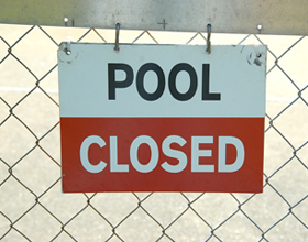 Broken glass injures child, forces Toronto pool’s opening weekend closures