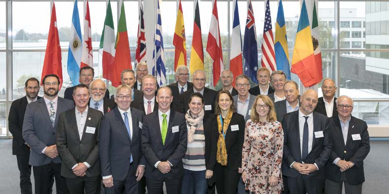 Photo courtesy Bundesverband Schwimmbad & Wellness Representatives from 16 pool and spa/hot tub associations form an international partnership