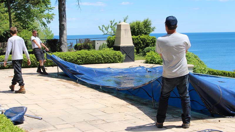 Photo by Jason Cramp It is important for outdoor workers to understand the risks of sun and ultraviolet (UV) exposure and know the steps to minimize their risk.