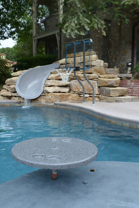 Photo courtesy Inter-Fab Inc. The entire pool and its various amenities were colour co-ordinated to make the client’s dream a reality.