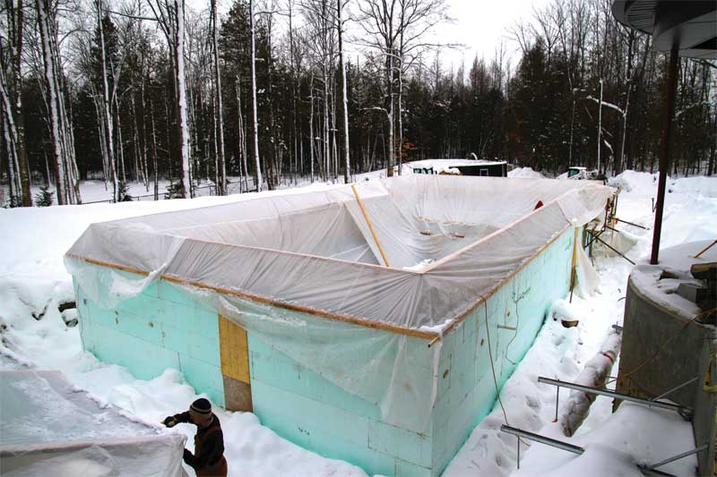 When below freezing temperatures are expected, it is essential to protect the concrete during its placement and curing stage.