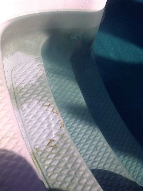 Another easy technique is to use an uncoated vitamin C tablet, which consists of ascorbic acid. When the tablet is placed in the middle of a stained area, it will leave a ‘cleaned-up’ spot.