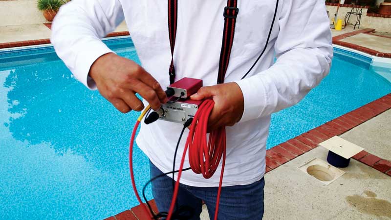 Inserting the rod below the surface offers the best results when connected to the transmitter device. Inserting the rod below the surface offers the best results when connected to the transmitter device.