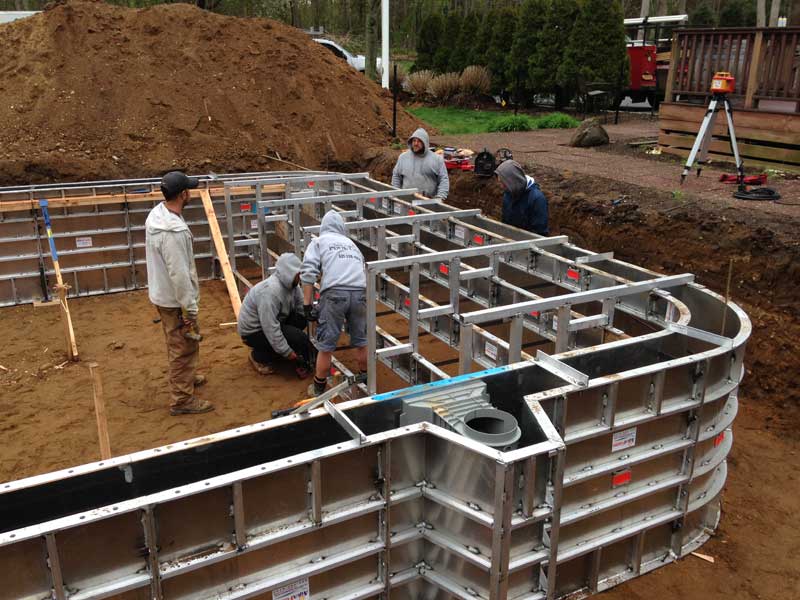 Photo courtesy AquaForms Aluminum forming systems comprise an inside and outside panel form held together by wall ties that are inspected to yield a minimum pull strength of 3175 kg (7000 lbs).